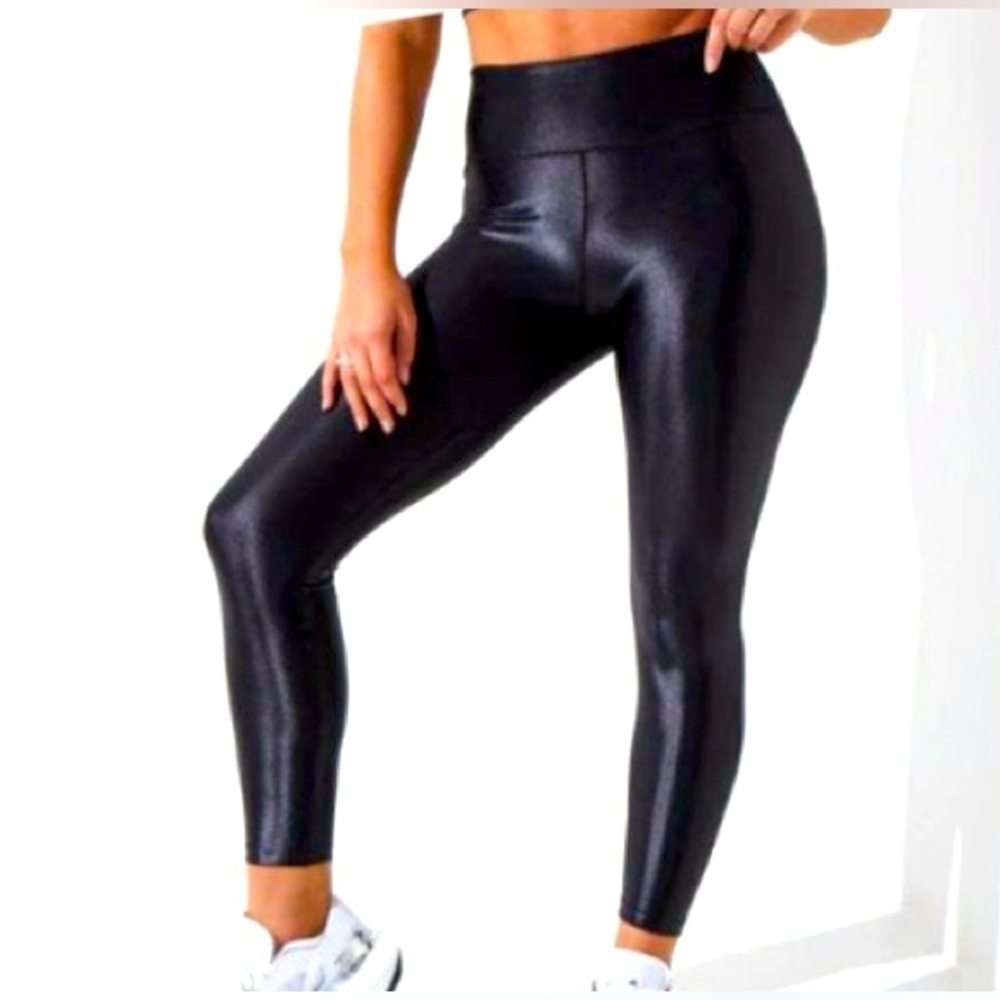 NOLI Sz L Liquid Gloss Lightweight Shine Quick Drying Second Skin Leggings